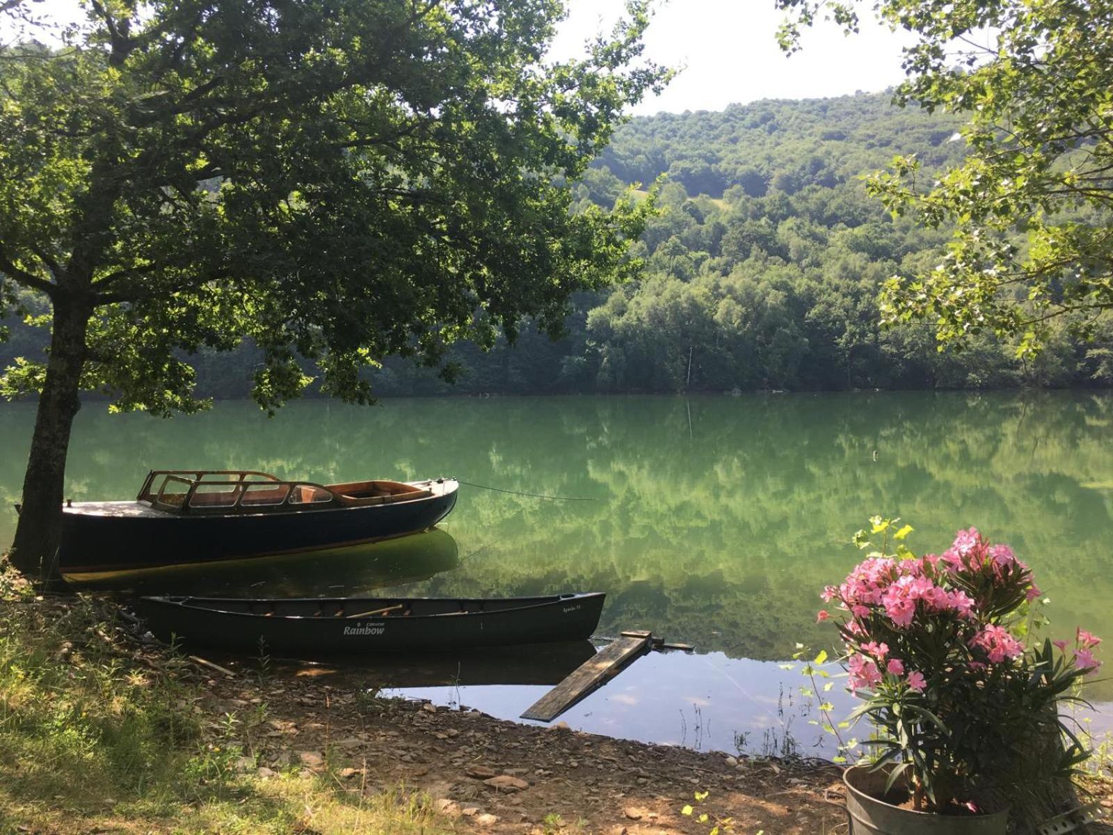 Lake House I // Alauzet Ecolodge + Nature Spa Castelnau-de-Mandailles Exterior photo